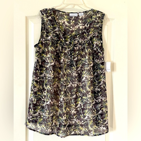 Liz Claiborne Tops - NWT Liz Claiborne Sleeveless Blouse with Cream Camisole Women’s Size Small